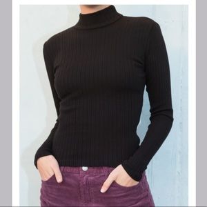 Brandy Melville Daniela turtleneck